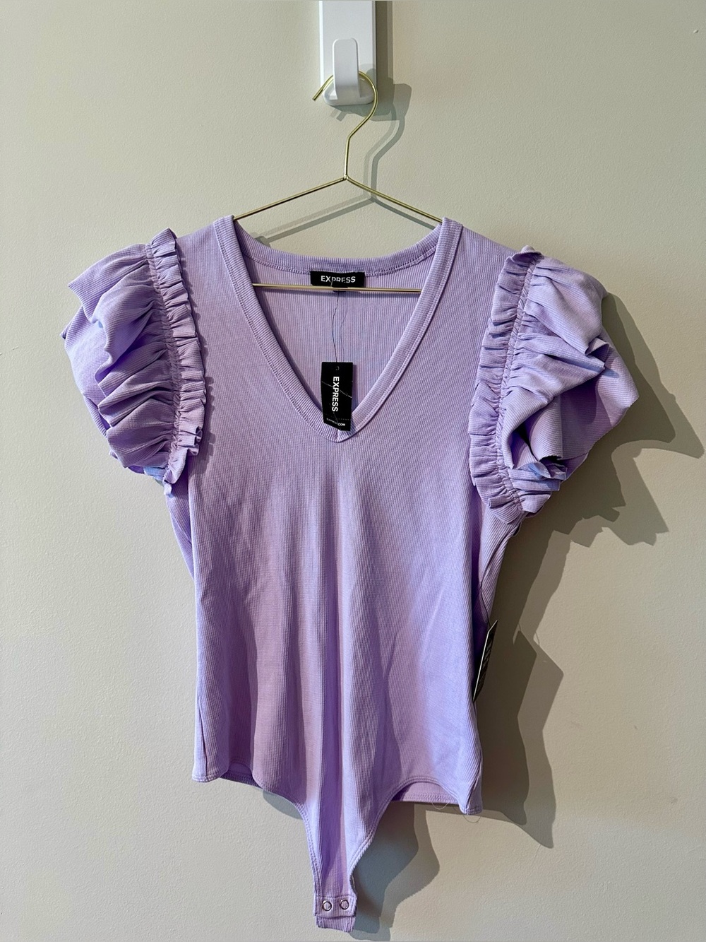 Express Ribbed V-Neck Ruffle Sleeve Bodysuit Lavender size Medium New with tag - Picture 2 of 9
